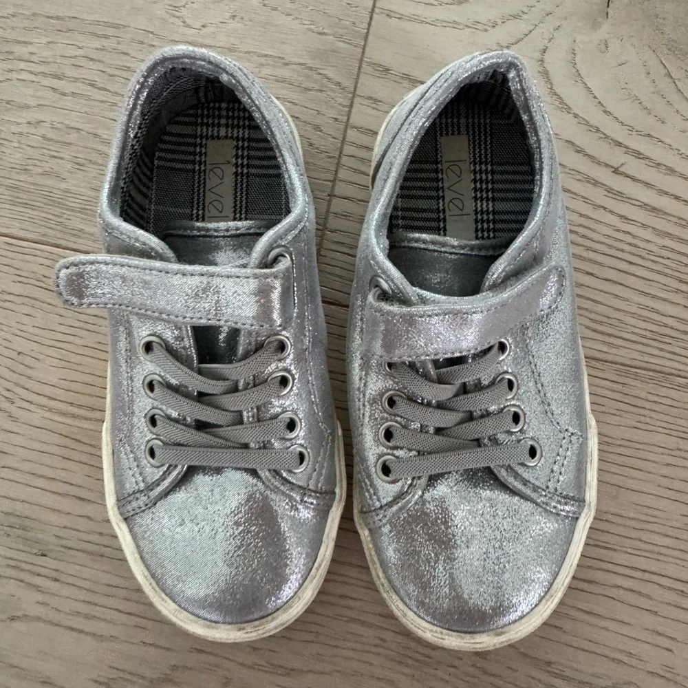 Girls Level Brand Grace Level Silver color size US 12